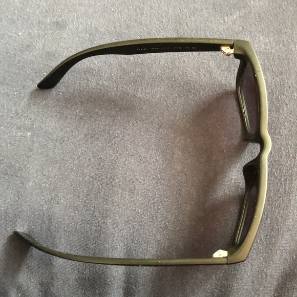 Matte black Ray-Ban Justin with black lenses - Picture 3 of 7